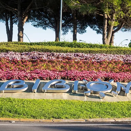 Апартаменты Lovely Flat 100m From The Бибионе