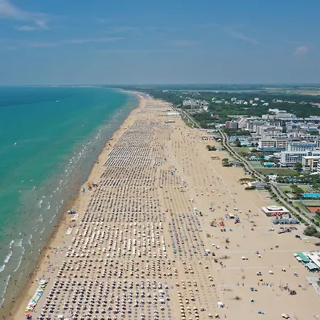 Апартаменты Lovely Flat 100m From The